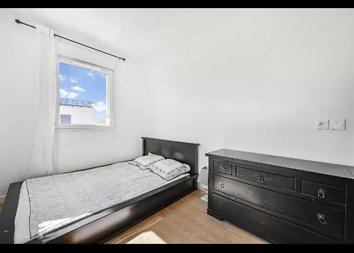 Sejournez A La Maison Du Bonheur, Chambre Cosy Dans Une Maison Familiale A 2 Pas De Paris, Parking Prive Possible Moyennant Des Frais