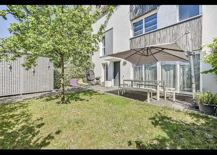 Sejournez A La Maison Du Bonheur, Chambre Cosy Dans Une Maison Familiale A 2 Pas De Paris, Parking Prive Possible Moyennant Des Frais